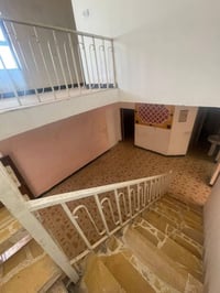 بيت للايجار بشارع ٦٠ يم حراير مجمع اليرموك مكون من ٣ غرف نوم كبار وهول...