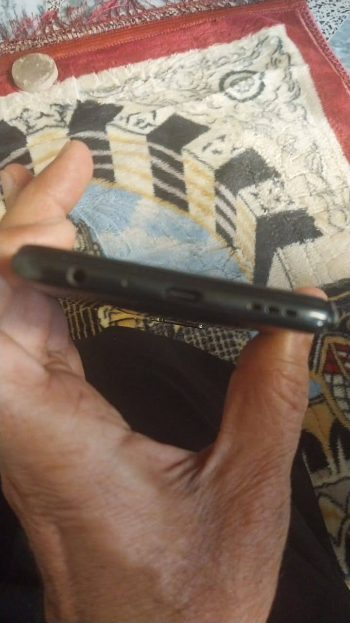 السلام عليكم جهاز oppo A60 للبيع نظيف مثل مموضح بالصور ذاكرته 128 شحنه سريع وحلو سعره 250 وبي مجال بسيط مكاني بغداد العبيدي رقمي ***********
