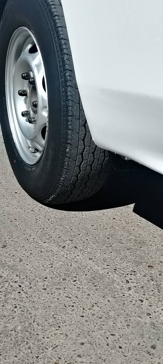 السلام عليكم تايرات برجستون للبيع نص عمر ب130 وبيهن مجال مكان بغداد اتصال عل تلفون ***********
