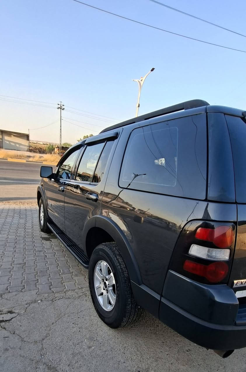 سلام عليكم 
فورد اكسبلور موديل 2007 
السيارة 5 راكب
سياره بيها قطعتين بارد حيل قليل
 بدون قطر صبغ
تبريد ثلج 🧊
شرط كير محرك 📦
حدادية شرط قبل اسبوع مسوي
رقم اربيل شرط تحويل  
مواصفات 
كشن كهرباء  
كاميرا خلفية
تحكم مري
شاشة كبيرة 
نضام فور ويل 
داخلية بيجي 
السعر ( 95$ ) وبيها مجال 
مكان السيارة كركوك
للأستفسار ***********
