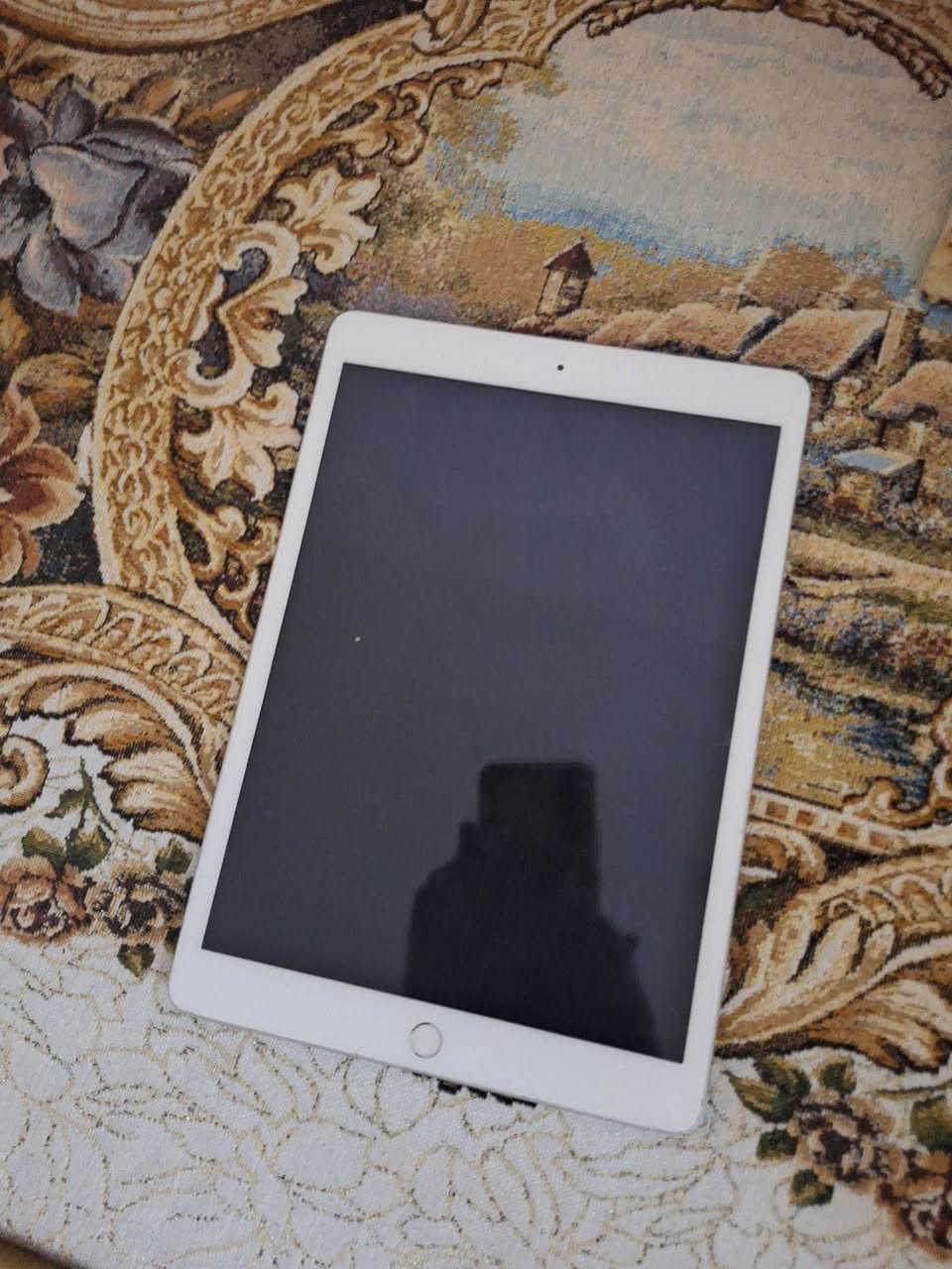 ايباد 7 أبل مستعمل للبيع 
آخر تحديث 
(بطارية مبدلة فقط) 
***********
السعر ١٥٠
