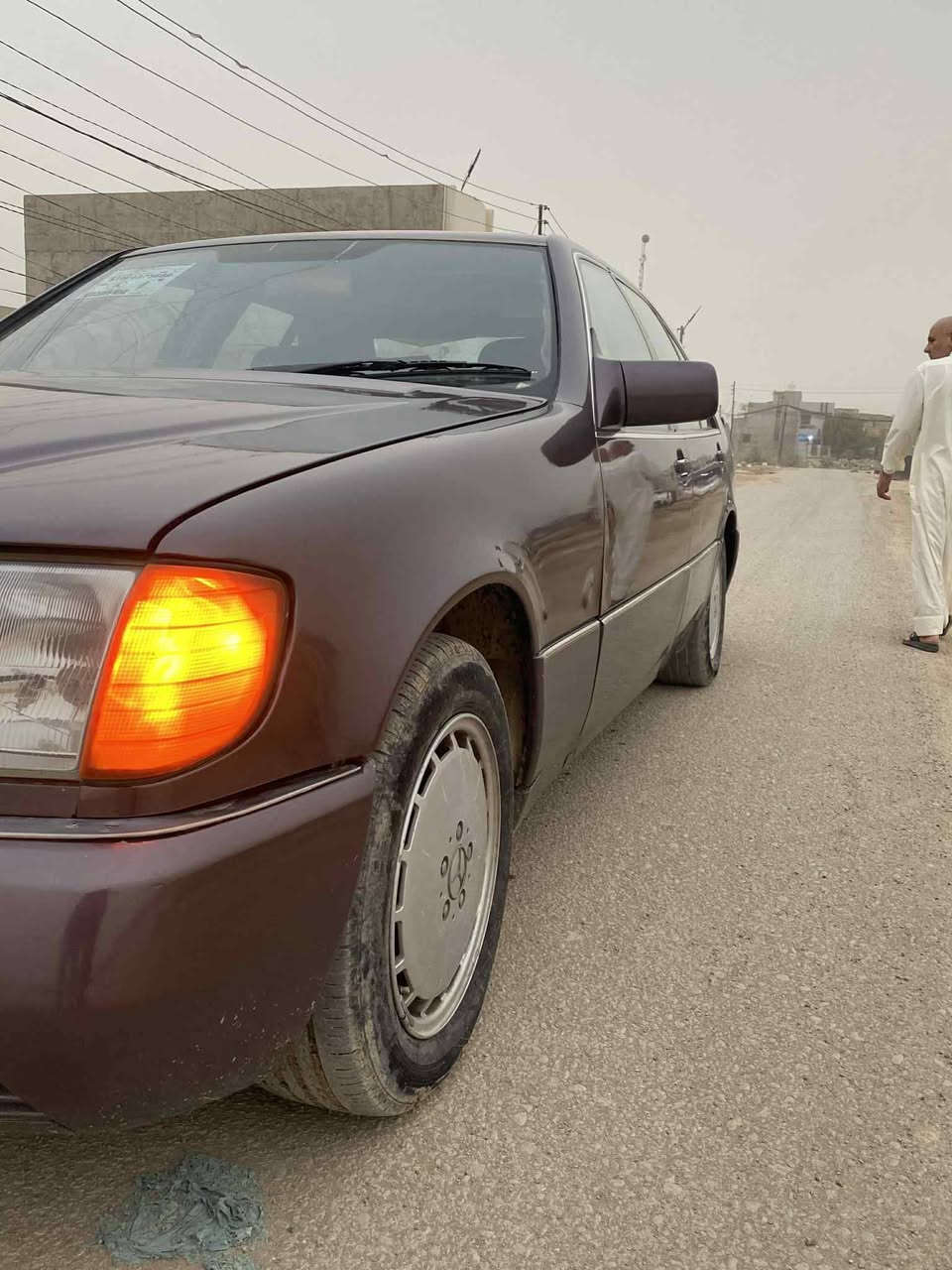 مارسدس شبح موديل 1992
مكينه تابوت جديد سياره مصبوغه جمالي
مابيه خياس ولا دعمه سياره السياره غرفه جديده 
رقم بغداد بسم ولد صاحبنه سعر 55 وبيه مجال 
تبريد ثلج🥶 تدفه نار🔥أخذ اتري وين متريد 
مكان ديالى رقم ***********
