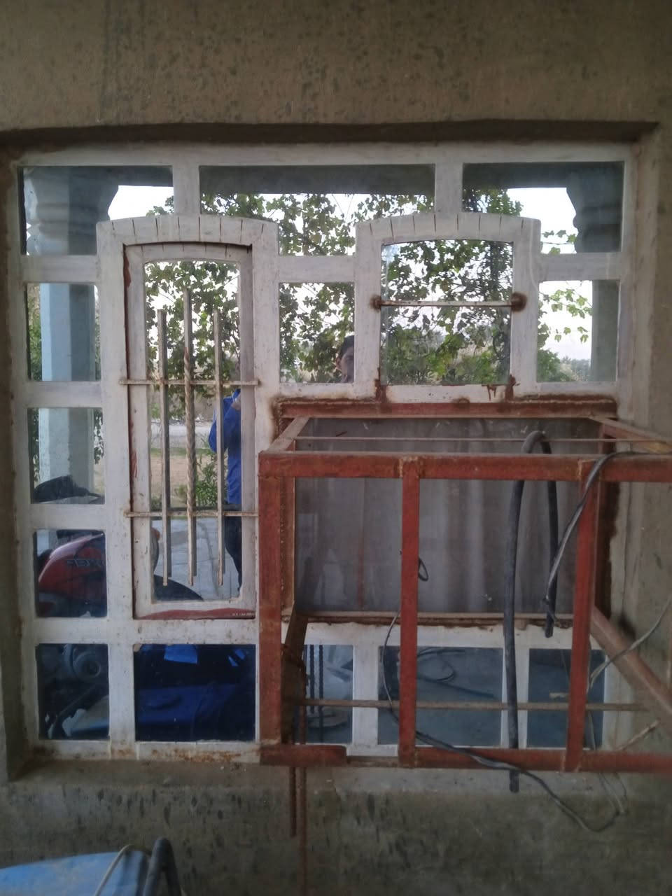 سلام عليكم متاح شبابيج العدد 7مال بيت كامل وياهن باب مدخل وباب خلفي شبابيج كلهن بيهن جام ونضيفات  ينرادلهن بس صبغ ***********//////***********/‏///////////////////////‪***********‬‏
