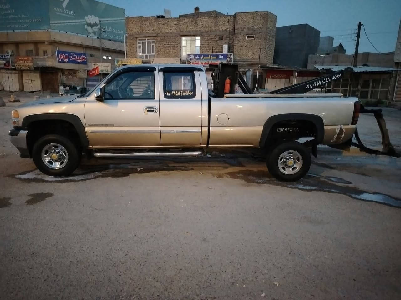 السلام عليكم جمسي للبيع موديل 2001الرقم بغداد بالسنويه كرين انقاذ كير 1000مكينه 5300قماره وربع مكان سياره حله السعر 110الاستفسار على الرقم***********
