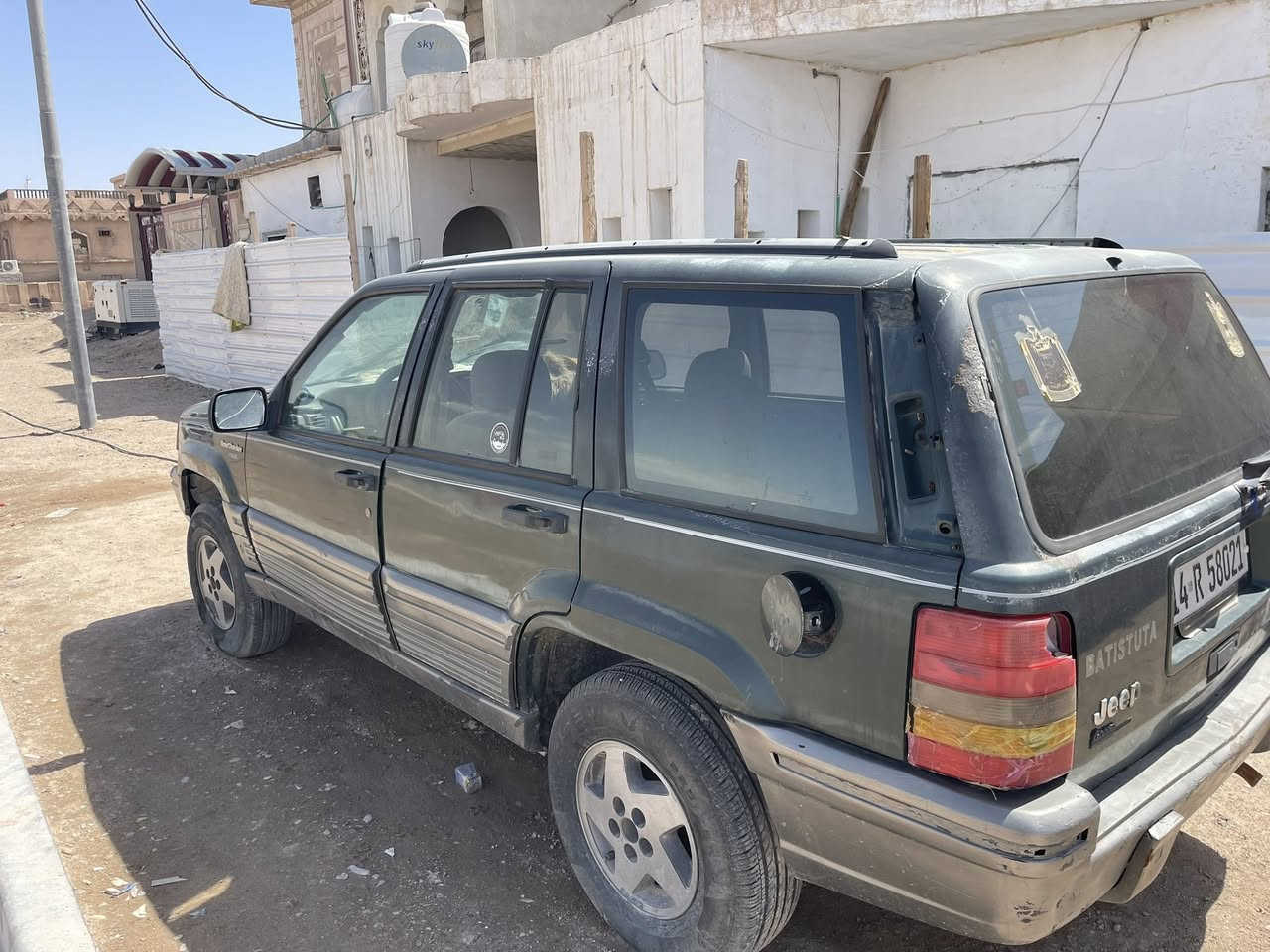 البيع جيب شيروكي مديل 92  بلادي لا صبق ولا ضربه حداديه جديده طخم تاير رقم ذي قار مكينه فيفيتي  توني شاده سنويه ورقم جديد ال30 تخلص 
سعر ب37  وبيه مجال مكان سياره البصره زبير 
ستفسار ع رقم ***********
