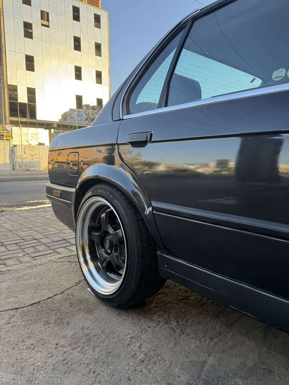 سلام عليكم  للبيع 320i 1991
بيع مستعجل وسريع اقره تفاصلي
التفيده ياخذها وبلعافيه عليه
سياره ما تتقارن بلمهجومات
 كفاله شواصي ولغود وخياس 
وكير اوتو ومكينه جدد كامله بجيس
مصبوغه عام جماليه لا اكثر ولا اقل 
نقصها مشط و كمريسر تبريد
غرفتها كامله مكمله لونها يخبل
جام كهرباء اريل كهرباء كير s
سنويه وهزه بشهر الرابع يعني جديد
بيها نضام فتح وغلق اكزوز حلو هادء
سعرها نزل لان ابيع بسرعه ماريد اوكف 
رايدها 40 وبيها مجال وي شراي مانوكف
مكان السياره بغداد اتصل وتعال وهلا بيك
 للتواصل ***********
