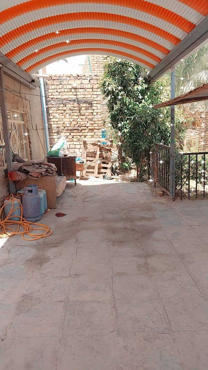 ياالله سلام عليكم بيت طابو زراعي سند 25 للبيع المستعجل على طريق الصلاحيه مقابيل حسين باقر عن شارع صلاحيه 15م مساحه 350 م يتكون من غرفتبن وصاله ومطبخ وتخاريج سعر 55 مع المجال للأستفسار *********** حيدر الشيباني عنوان مكتب نهايه شارع العريضه بدايه 74
