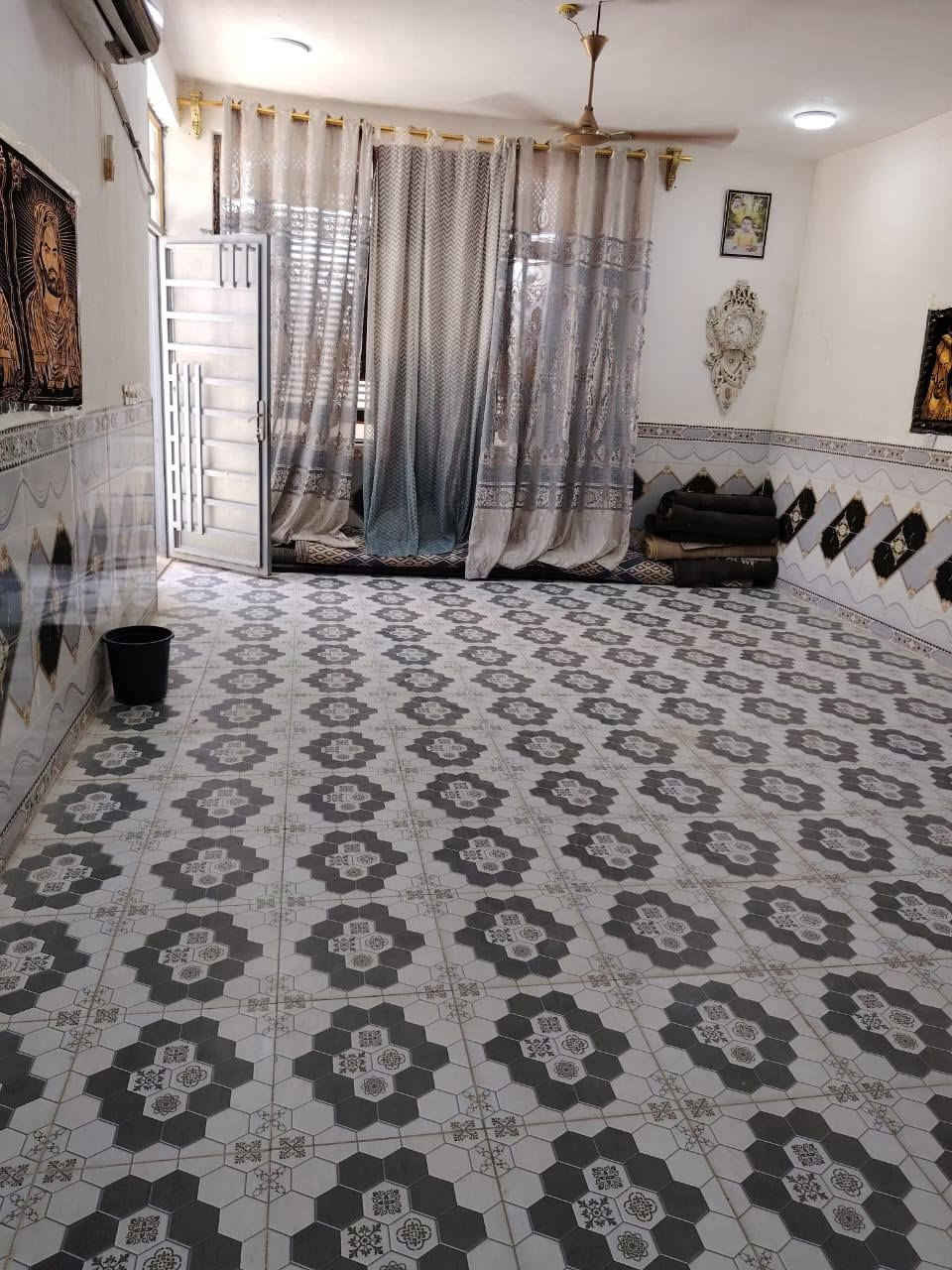 للبيع، بيت، 200، م، بناء طابوق صب كونكريت سيراميك، طابو زراعي سند 25، كل الخدمات موجودة، ماء كهرباء مولد مدرسة شوارع تبليط، شارع كربلاء عمود 130، شارع الزركه، السعر، 60، مع المجال، رقم الهاتف، ***********،
