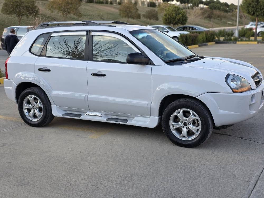 مەکینەی نەکراوەتەوە
زۆر جوان ماوەتەوە
سەیارەی مەعرەز نییە
چوار تایەی تازەی لە ژێردایە
بە ناوی خۆمانەوەیە
سەنەوی تا کۆتایی ٢٠٢٩ تازەیە
هەزەی تازەیە
نرخی ١٢٤ وەرەقەو معامەلەیەکی کەم
***********
*********** السليمانية, العراق
