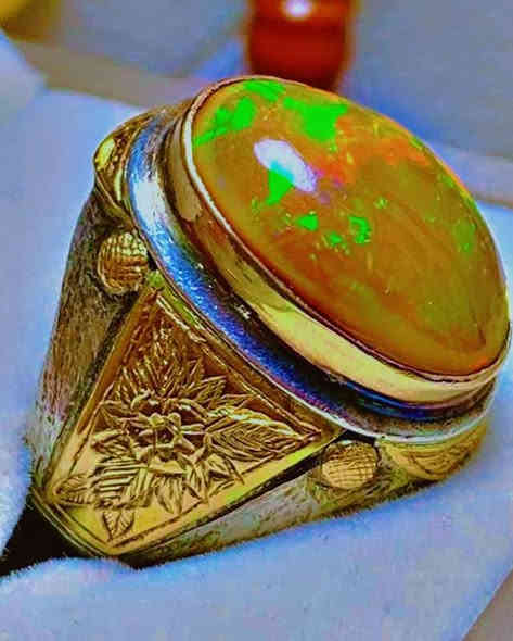 نوادر الؤبال السترالي طبيعي صياغة 
الفنان حسنين التميمي ذهب خليجي 21 

***********
