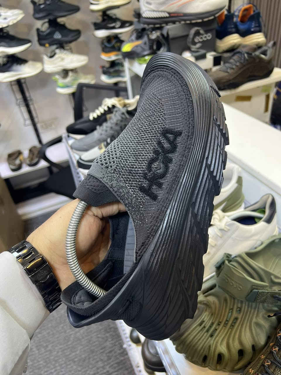 ماركه هوكا جفت وكاله جديد اورجنال طبي خفيف جدا مريح
…………… قياس46 يلبس45………. طول القدم29


**إذا كنت صاحب هذا الإعلان وتريد حذفه لأي سبب، رجاءا أرسل رسالة إلى الدعم الفني**