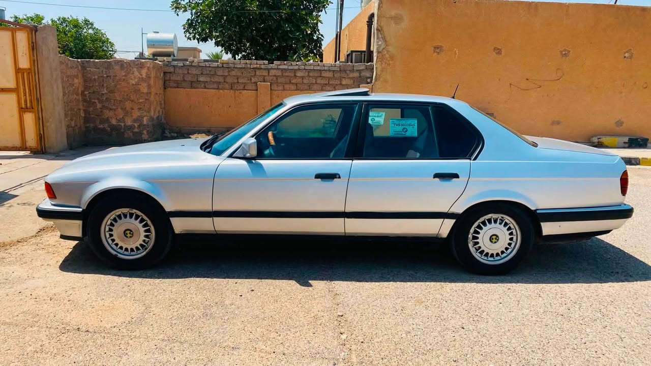 السلام عليكمBMW للبيع 
 730 السعر 55
٩٢ سياره بلادية و كل شي بيها ع البلاد كير محرك  تايرات تبريد ثلج تدفئة كهربائيات كلها شرط وبلادية غرفتها جلد اسود نظيفه  
صبغ عام جمالية فقط و شرط جمالية بدون حادث رقم نينوى دولي مشروع وطني بأسمنا
***********
مكانها صلاح الدين -الشركاط
