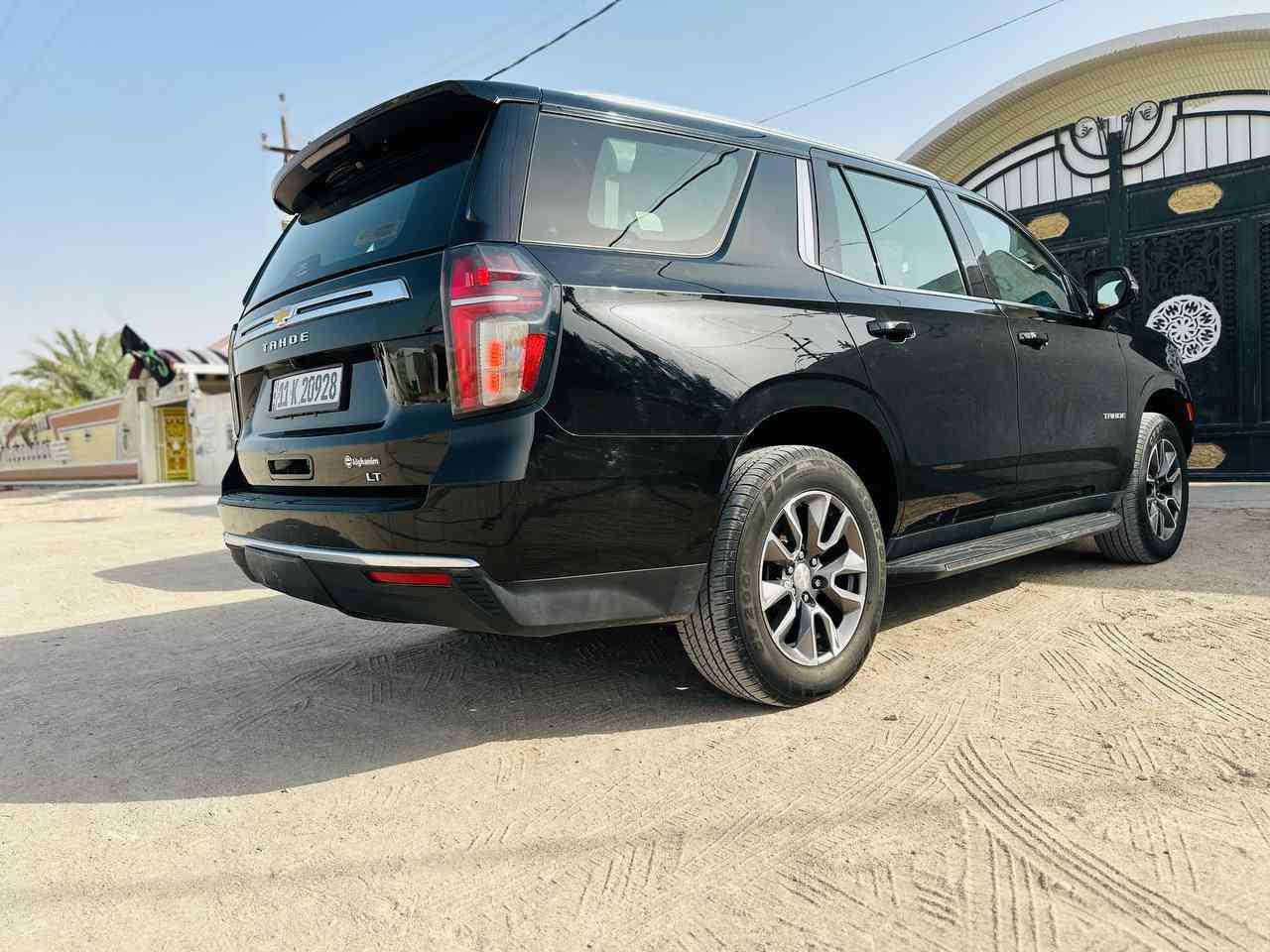 السلام عليكم ورحمة الله 
🔹للبيـع سياره من نوع Chevrolet Tahoe 2022 LT 5.3L V8 خليجي  رقـم بغـداد تحويـل ثانـي يـوم ✅
🔹كفالـه عامـه من الضربه والمعجون والصبغ  عده شخـط بالجاملغ الامامـي الايسـر بمقدار طول اصبع وتكحيله بمقدار اصبع بالجاملغ الامامـي الايمـن ✅

🔴🔴مكان السياره في محافظة البصرة🔴🔴

🔹أوتوماتيكي من 10 سرعات✔️
🔹 نظام دفع خلفي أو كلي✔️
🔹المواصفات :- 
🔹بانورامـا فتحة سـقف كاملـه🔝
🔹مصابيـح LED أمامية وخلفية🔝
🔹مصابيـح نهاريـة🔝
🔹حسـاسـات أمـامية وخلفيـة🔝
🔹ويل كـب ألمنيوم قياس 20 بوصة✅
🔹تخم تايـر جديـد 🔝
الحداده 100%✅
🔹نظـام تنبيـه التصـادم الأمامـي 🔝
🔹نظـام تنبيـه تـغيير المسار🔝
🔹نظـام مـراقبة النقطة العمياء🔝
🔹نظـام الفرامـل المانعة للانغلاق والانزلاق🔝
🔹نظـام التحكـم في الجـر 🔝
🔹نظـام التحكم الإلكترونـي في الثبات🔝
🔹نظـام المساعـدة في الحفاظ على المسرب🔝
🔹نظـام تشغيل المحـرك عن بعـد🔝
🔹تدفئة مقاعد الاماميه 🔝
🔹نظـام تكييف أوتوماتيكـي🔝
🔹نظـام تثبيت السرعـة🔝
🔹تقنيـة البلوتـوث🔝
🔹نظـام رادارات 🔝
🔹نظام Apple CarPlay و Android Auto🔝
🔹خـزان البانــزين  100 لتر 🔝
🔹شاشة لمس 10.2 بوصة لنظام و المعلومات 🔝
🔹نظام صوتي Bose 🔝
🔹الكشنات الأمامي كهربائي🔝
🔹نظام كاميرا 360 درجة🔝
🔹الباب الخلفي كهربائي🔝
🔹السياره استعمال شخصي 
🔴 السعر المطلوب475 وقابل للتفاوض🔴

للأستفسار يرجى الاتصال على 
***********
