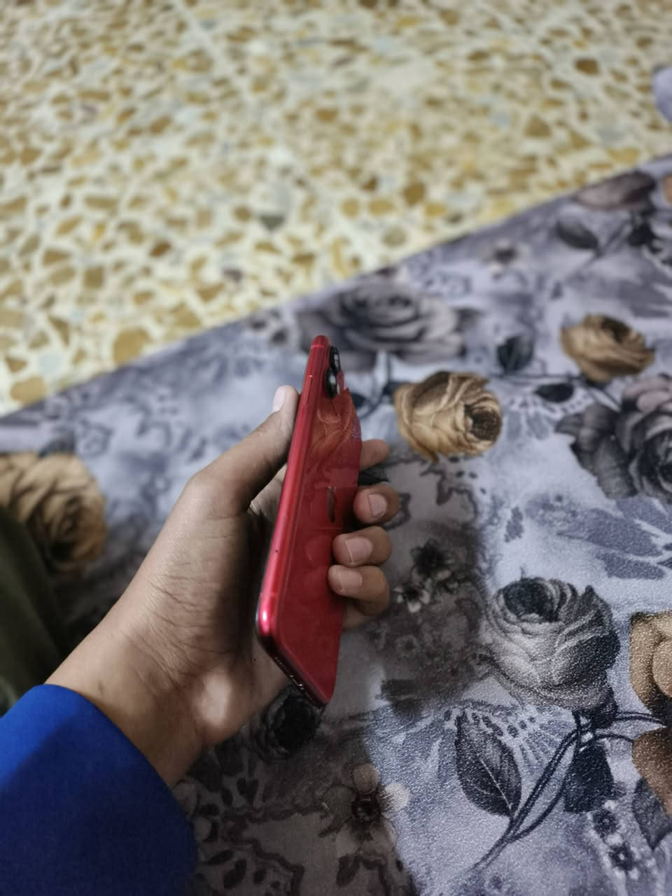 سلام عليكم  جهاز إيفون ١١عادي بي فطر بلشاشه صغير جهاز مابي شي ذاكره ٢٥٦  سعرة ٢٠٠وبي مجال قليل الخاص مغلق بس الرقم ***********
