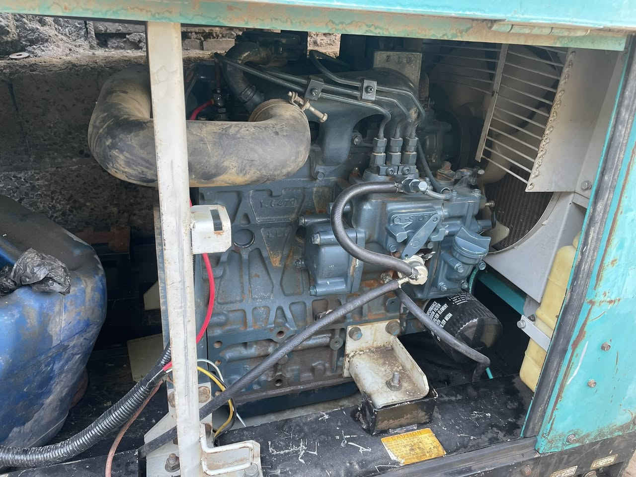 السلام عليكم بيع محرك كابوته 3 سلندر  شغاله كامل نقص رأس توليد حجم المحرك  1703 سعر 15 ورقه مكان بغداد رقم هاتف ***********
