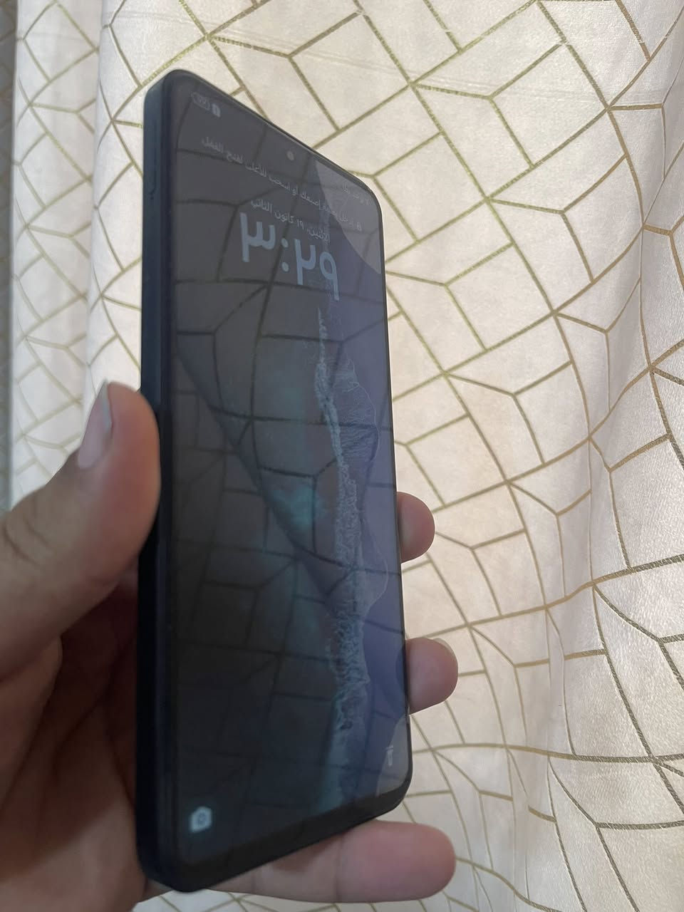 - 100MP کــــامـیـــرا فـــائـقـــة الـــوضــــوح
𝐇𝐨𝐧𝐨𝐫 𝟗𝟎 𝐥𝐢𝐭𝐞 𝟓𝐆 (𝟐𝟓𝟔𝐆𝐁+𝟖𝐆𝐁)

المواصفات:
🔶 الشاشة: 6.7 inches
🔶 دقة الشاشة: 1080X2388 pixels
🔶 نوع الشاشة: IPS LCD, 90Hz
🔶 الذاكرة الداخلية: 256GB
🔶الذاكرة العشوائية: 8GB
🔶 المعالج: Mediatek Dimensity 6020 (7 nm)
🔶 معالج الرسومات : Mali-G57 MC2
🔶 نظام التشغيل: Android 13, Magic UI 7.1
🔶 الكاميرا الخلفية : 100+5+2 MP
🔶 الكاميرا الأمامية : 16 MP
🔶 يدعم الهاتف مستشعر بصمة جانب الهاتف
🔶 سعة البطارية :,4500 mAh , شحن سريع 22.5W
🔶 منفذ الشحن :USB Type-C 2.0, OTG
ملاحظة : الهاتف يدعم خدمات جوجل بلاي Google Play Services
***********
