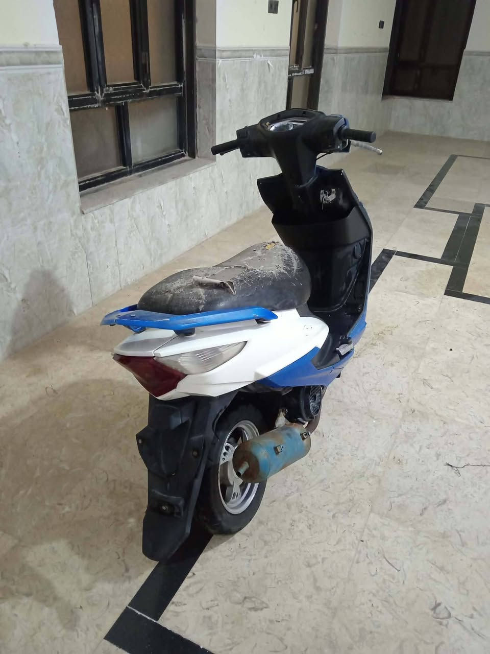 سلام عليكم 
هاوجي رص موديل 21 ب 350 وبي مجال بصيط نقصه بس كفر ل امامي شغل و محرك ناعم و نشط او مراوس بموبايل ايفون حسب ل قناعه عنوان خمسه كيلو


**إذا كنت صاحب هذا الإعلان وتريد حذفه لأي سبب، رجاءا أرسل رسالة إلى الدعم الفني**