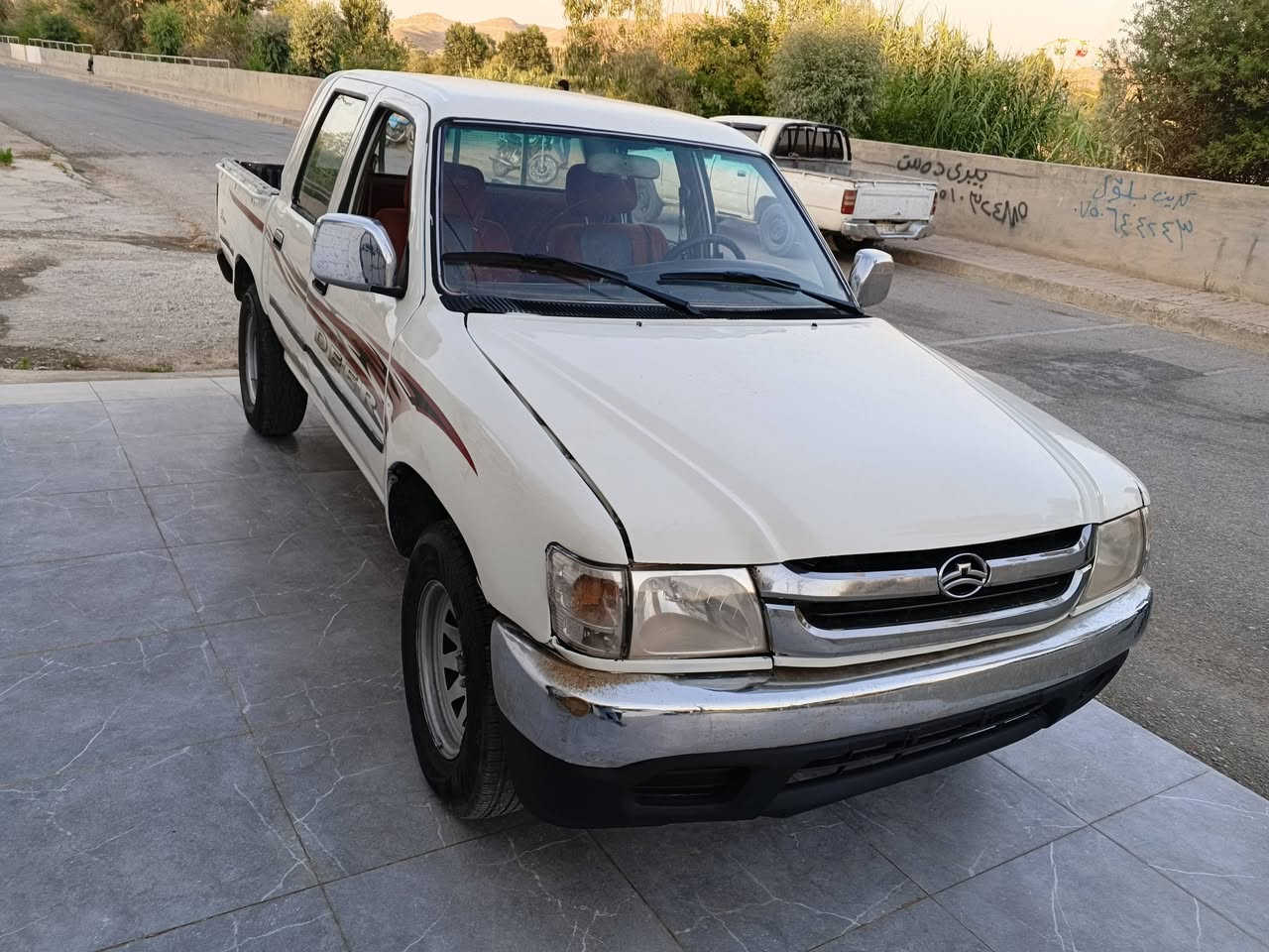 پیکاب دێر 2007
بیلاد کابرێتە .سەنەوی مەنەفێست ئەسڵی
گێرو مەکینەو ئەکسلی لۆکە 
شانسی لۆک خایسو ڕزیوی نیە 
چوار تایەی لۆک تازە بەستراوە
نمونەی جوانیو هەرزانی
***********
