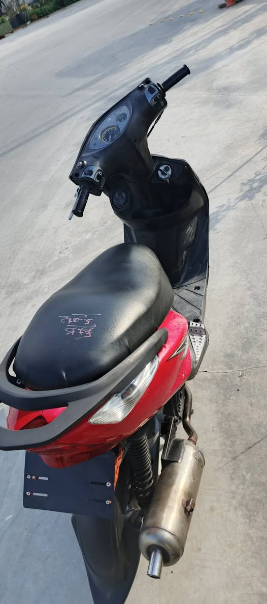 سلام عليكم ثعلب للبيع الدراجه نكره كل وقت او هندر واحد الدراجه كفاله عام من كلشي شلعه ومعدل وبيه رون مخيف بيه صلنصه رياضي او كلجات امامي خلفي رياضي او بيه تزويد خفايف مكاني بغداد سبع ابكار تواصل واتس اب ***********
