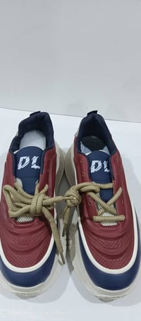 حذاء رياضي • مقاس ٤٨ • نعل سميك