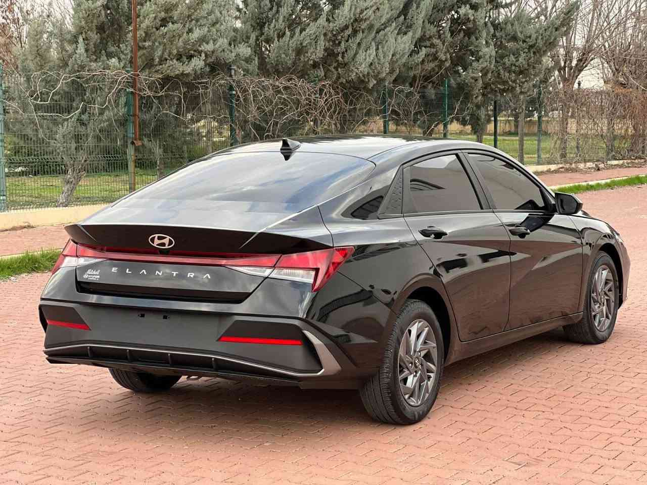 السلام عليكم 
للبيع هونداي النترا اسود 2024 SEL
محرك 20 دوش
ماشي 23 الف ميل 
سيارة بدون قطرة صبغ شرط 
بس بيها راس بنيد تعديل 
ارباك بس ستيرن طاك 
سياره بدون كلير أمريكي شرط
سياره بدون شخوط و رصعات و بقصات 
سياره بدون رقم ترقيم شمالي فقط 
تكلفة رقم 11.5 ورقه ونص
ملاحظة صوار حادث موجوده في المنشور 

السعر قفل 142 ورقه بدون اي مجال رجاء
اي استفسار عن سيارة خاص مفتوح 
اخوكم ديار ابو عمر 
*********** واتساب 
*********** 
عنوان أربيل معارض السيارات شارع 100
