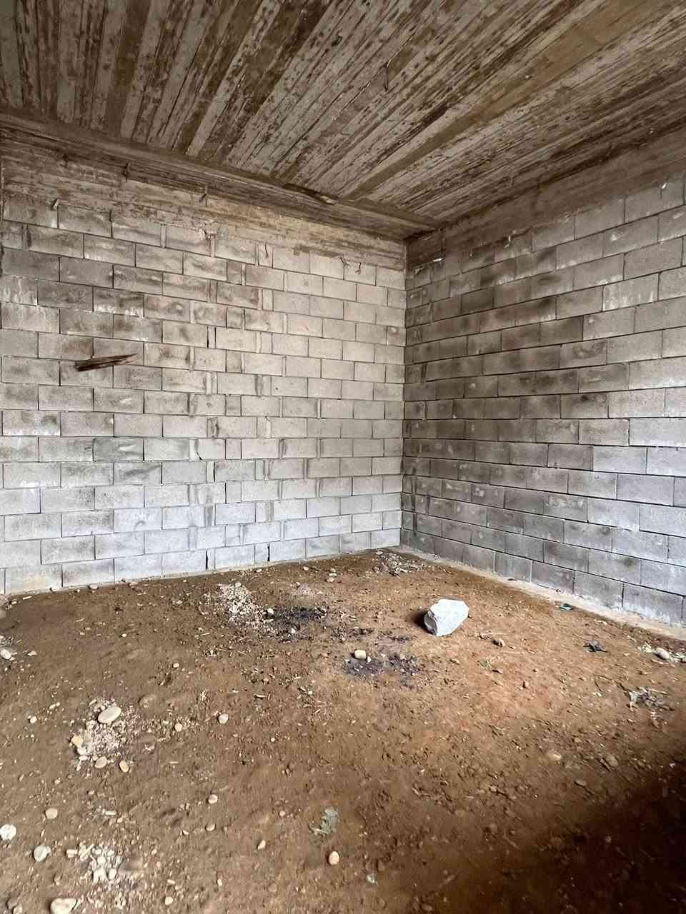 ---
*🏠 هيكل للبيع - حي القوسيات | مكتب صكر الهاشمي *

📍 *الموقع*: خلف معمل غاز التوفيق - حي القوسيات  
📐 *المساحة*: 200 متر مربع  
🏗️ *المواصفات*: هيكل بناء حديث  
- 4 غرف نوم 
- هولين 
- استقبال 
- مشتملات 

📜 *السند*: زراعي نموذج 25 - حق تصرف - من الشرعي مباشر  
☀️ *الاتجاه*: شروق تام  
💡 *الخدمات*: ماء + كهرباء + التبليط 100 متر  
💰 *السعر*: 55 مليون وبي مجال للتفاوض  

📞 *للاستفسار*:  
*********** بي واتساب *********** 
 

*مكتب أبو أنور للعقار -
