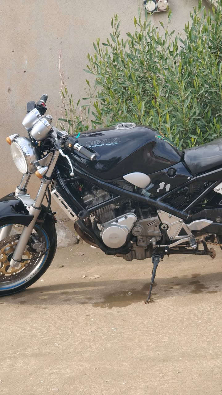 للبيع بانده عادي فول مواصفات كفاله عامه وضع شركه مبرمجه فصله فوللل مكفوله من التايه ل تايه سعر مليون عنوان موصل الجانب الايمن مكلف بل نشر رقم صاحب الدراجه ***********
