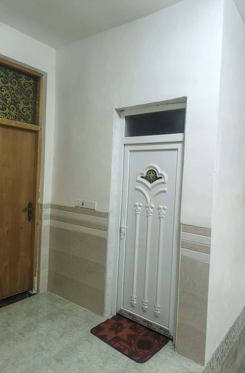 بيت ٢٠٠ متر منطقة البلديات قرب توزيع الطابو نهاية شارع القاضي مال طشاش .
شارع 12 
رقم البيت 10127
بصف الركن
بناء طابق ونص نظام سويتات 
حديث بناء سنه ٢٠٢٢ ، بناء درجه اولى . 
مطلوب اسكان 60 مليون 
السعر 250 مع الاسكان وبي مجال بسيط 
*********** .
