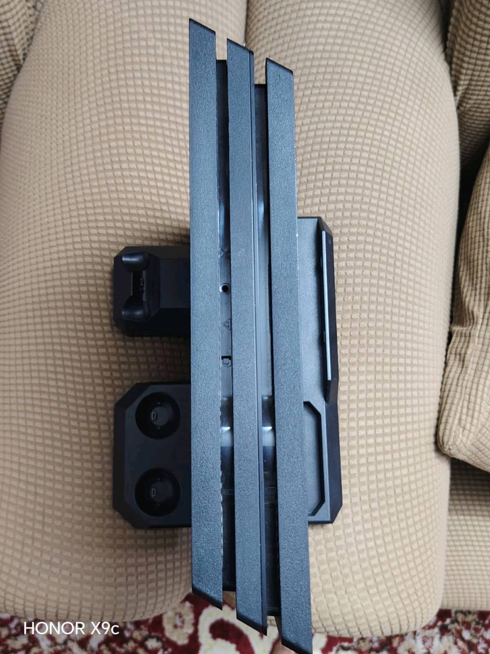 السلام عليكم من رخصه الادمن
عندي بلي 4 برو مع كارتونه مع  استانين قاعده للبلي و للجوستكات  نظام 9 مهكر 

مع 5 جوستكات 2 أصلي و 3 تجاري درجه اولى 

مع هارد داخلي يحتوي بكج مال العاب بلي 1 و2 و العاب قويه ب10 مع هارد خارجي سعه 2 تيرا انزلك الي يعجبك حسب الطلب البلي استخدام سنه بس نظيف امانه السعر خاص

الشراي يدخل خاص او يراسل الرقم *********** مكاني بغداد