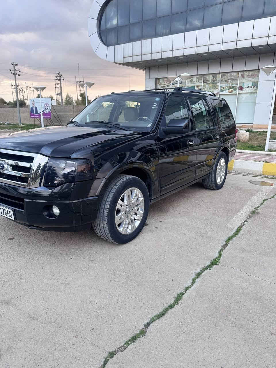 بسم الله الرحمن الرحيم
للبيع فورد اكسبديشن موديل 2012
الموصفات خليجية شركة نيفيا صفرشركة القاصد فول فول ليمتدد 1/1
السيارة مكفول عام/من الضربة والصبغ والشخط والتكحيل حتى الدعاميات 
المحرك والگير بصوره جيده جدا برغي مامفتوح 
رقم السليمانية جديد  السيارة باسمي
تحويل نفس اليوم في قضاء كلار
نظافة السيارة 99/100 خارجي وداخل السيارة 
سقف سلايت
دبل اكسل ( دفع رباعي)
شاشة وكاميرا وحساسات من كل الاتجاهات 
كشن جلد كهربائية الجهتين 
كشنات تدفئه وتبريد 
استيرن فاليوم تحديد السرعة 
راديو ومسجل وسيدي وبلوتوث واواكس 
دوسات كهربائي 
صندوق شفط 
مرايا الجانبية كهربائي  واشاير وشفط 
الجام الخلفية مقعد الثالث كهربائي 
تبريد والتدفئة ثلاثه قطع 
سبعه راكب 
كشن الخلفي كهربائيه 
هوك السحب
السياره ماشيه 121 كم
السعر ومجال 190$
قضاء كلار *********** رقم بيها واتساب
