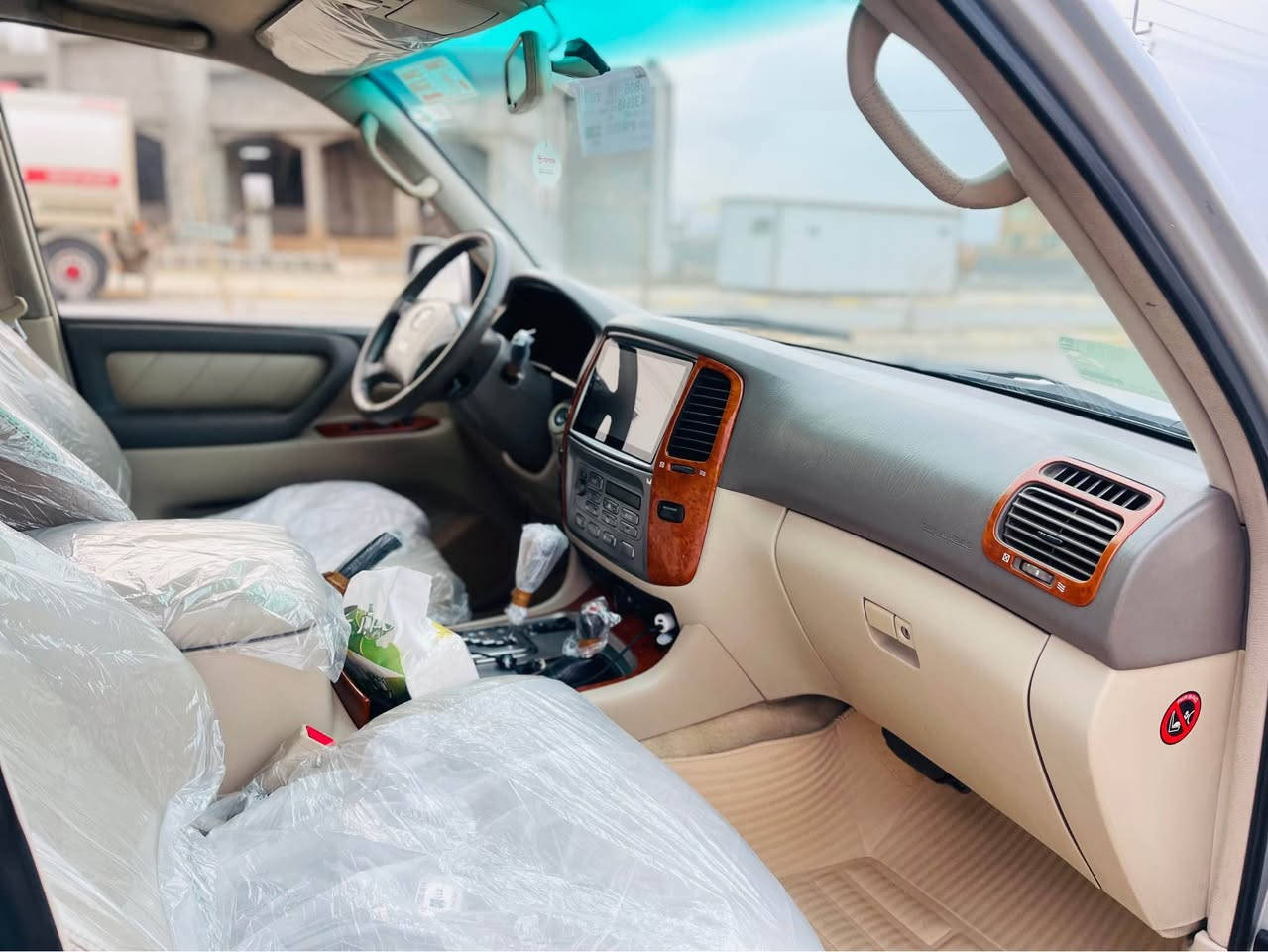 TOYOTA...LANDROVAR....V8
 مؤنيكا...   مؤديل  ٢٠٠٦   .. vxr..v8...فول  مواسةفات... مواسةفات  ليكزز  
رةقةموو سةنةوي  نوييه ... تةحويل  وةكاله..بةشةرت...
مةكينةي   و  كيري  بةشةرتي  فيتةر   نةكراوةتةوة..
بؤياغ   5   بارجةي   هةيه. بةس بةخه..    ..لاي  سايةق  جةمبيكي  كةمي   هةيه هةيه.....
سعري  187 .كةلاو  كةميك  مجال 
شوين  كؤيه 
***********
***********
 كؤرينةوةش  دةكةم  بةشتيك  بة دلم  بيت
فايبةرم  كؤرةكه.

لل اخوان. عربيت. *********** كويسينجاك, أربيل
