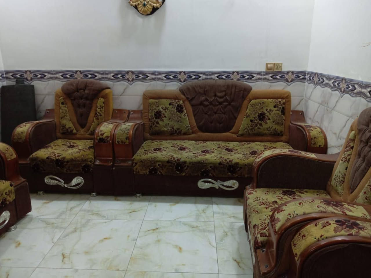 السلام عليكم عندي تخم للبيع***********
