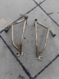 غراض مال كاوسكي للبيع  درع لون ذهبي ٧٥ وكفرات رياضيه بيهن اضرار خفيفه ...