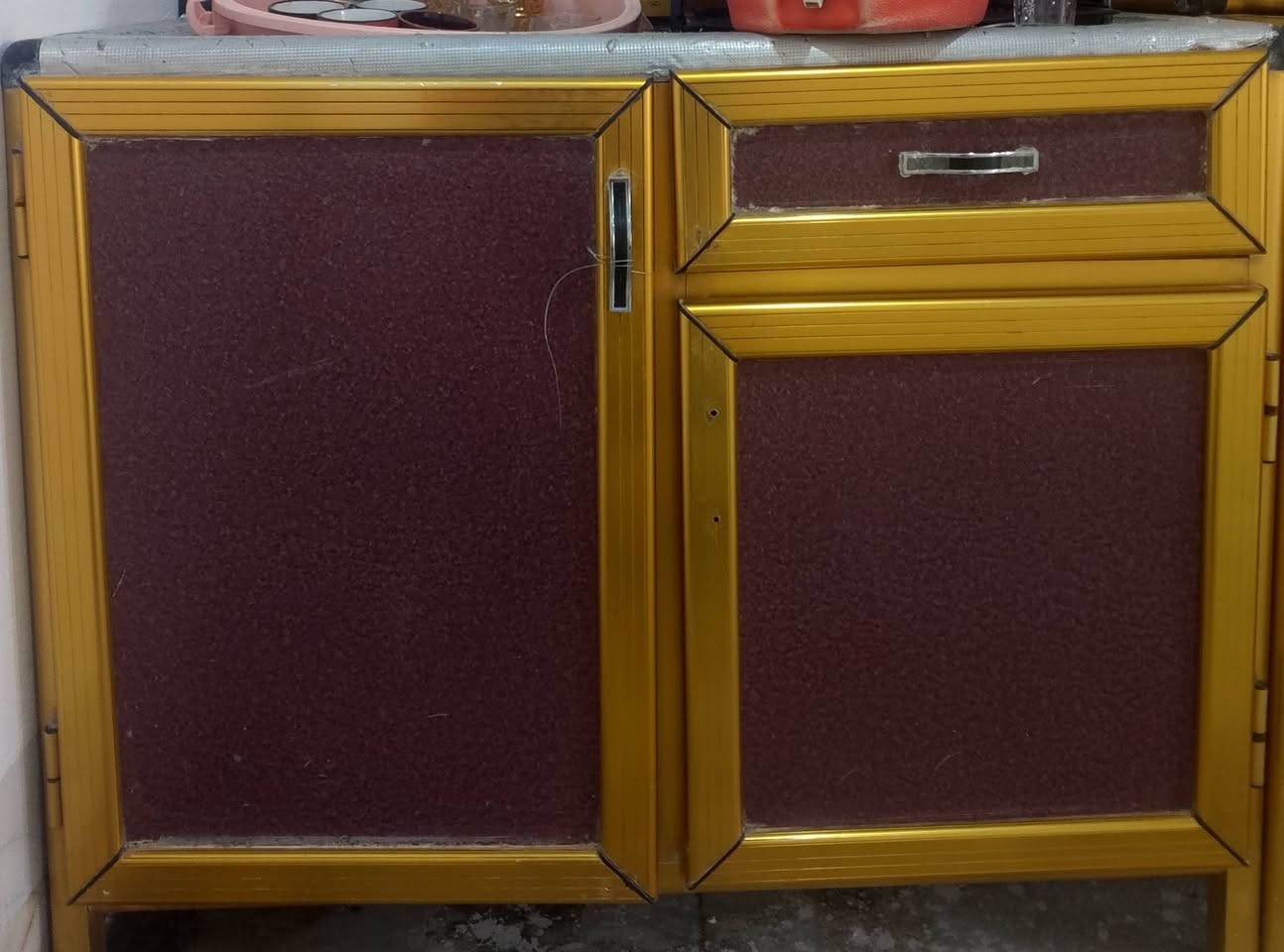 السلام عليكم كاونتر للبيع خمس قطع مع العارضه العنوان بصره زبير تقاطع البحريه سعر 450 وبي مجال رقم الهاتف *********** وبي واتساب
