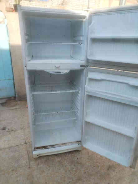سلام عليكم ثلاجه كونكور الحجم الكبير ثلاجه نضيفه وشرد التجميد البيع *********** عمارة
