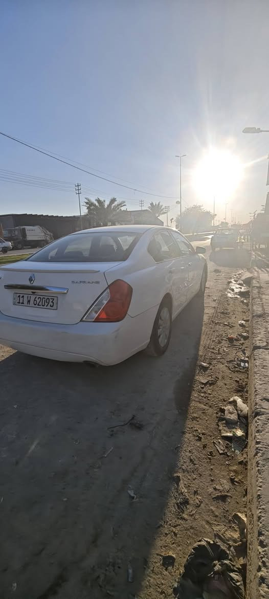 السلام عليكم رينو سافران 2009 سياره بيها تبديل بنيد وجاملغ سياره حلوه مال جنيان بيها مكانات عوزهن رش مرشيتهن تجي تشوف بعينك رقم بغداد انكليزي سنويه 2032 هزه جديده سياره متعوب عليها  سعرها 80 وبيها مجال حك الجيه***********
