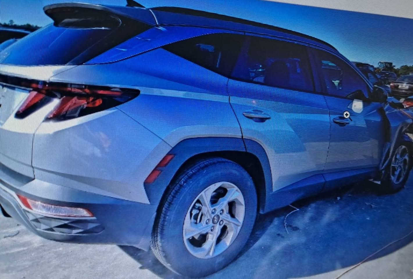 🚨 تنويه مهم
هذه السيارة معروضة بالمزاد الأمريكي 🇺🇸

والمزايدة والشراء تتم عن طريق مزاد دبي لمزاد السيارات الامريكي 🇮🇶

───────────────

📅 تاريخ المزاد: 

الاثنين 12/1/2026

💰 السعر: يتحدد في المزاد 

2024 Hyundai tucsan sel 

📊 الممشى: 17.643 

🛠️ المحرك 2.5L/4

───────────────

📍 نظام تتبع مباشر: تشوف سيارتك لحظة بلحظة

🚛 تخليص كامل عن طريق الشركة بضمان.   

ملاحظه جدآ مهمه شركتنا وفرت إلى زبائنا الكرام أن يكون دفع المبلغ بشكل دفعات لحين وصول السياره الى ميناء ام قصر 

───────────────

📞 للتواصل:

📲***********

📱 ***********

📍 موقع البصره تقاطع المشراك مقابل مستشفى المواساة
