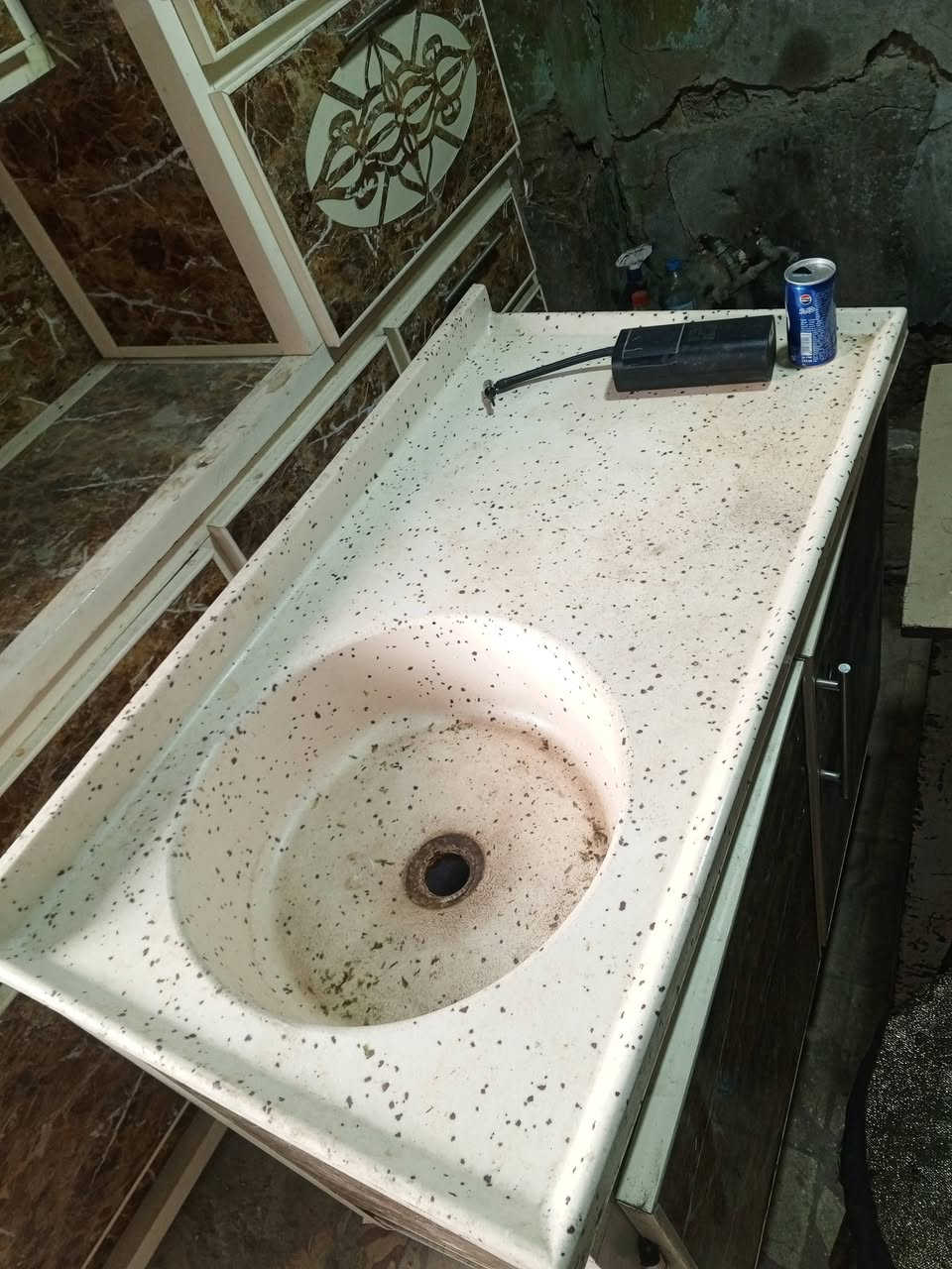 اسلام عليكم كونتر ستعمال كلش قليل مكان لكونتر علوي لحله قرب سينما بغداد لسعر 300 وبي مجال كلش قليل ***********
