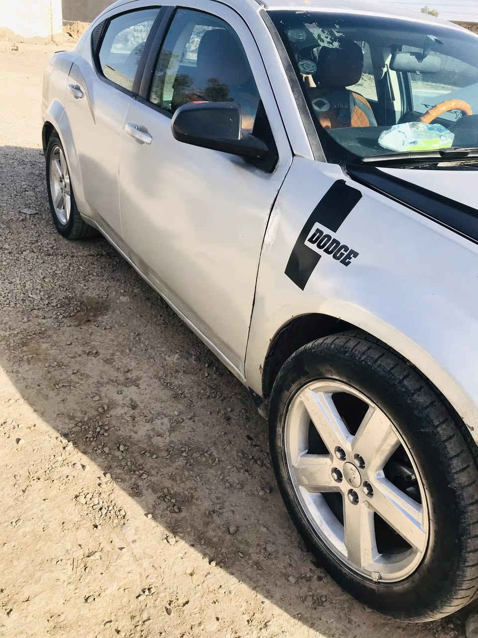 السلام عليكم للبيع فقط دوج افنجر موديل 2010 سياره حلوووه او نظيفه حادث السياره بنيد او جاملغ تبديل فقط بدون دواخل ارباك سليم دواخل جديده شاشه داخليه ومنضومه زنون مكينه او كير  شرط تبريد شغال السعر ولاستفسار على الرقم او خاص مفتوح *********** اتصل وتدلل
