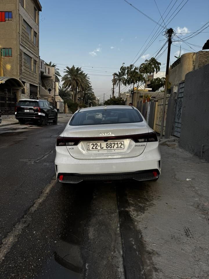 السلام عليكم k3 للبيع
موديل 2022 بيھﭑ شخوط ورصعات مثل مااموضح بلصور 
بدون بارد ولا صبغ مكينة 1500 ماشية 83 الف 
مكاني بغداد العطيفية 
السعر 128 وبيهه مجال 
للاستفسار 
***********
