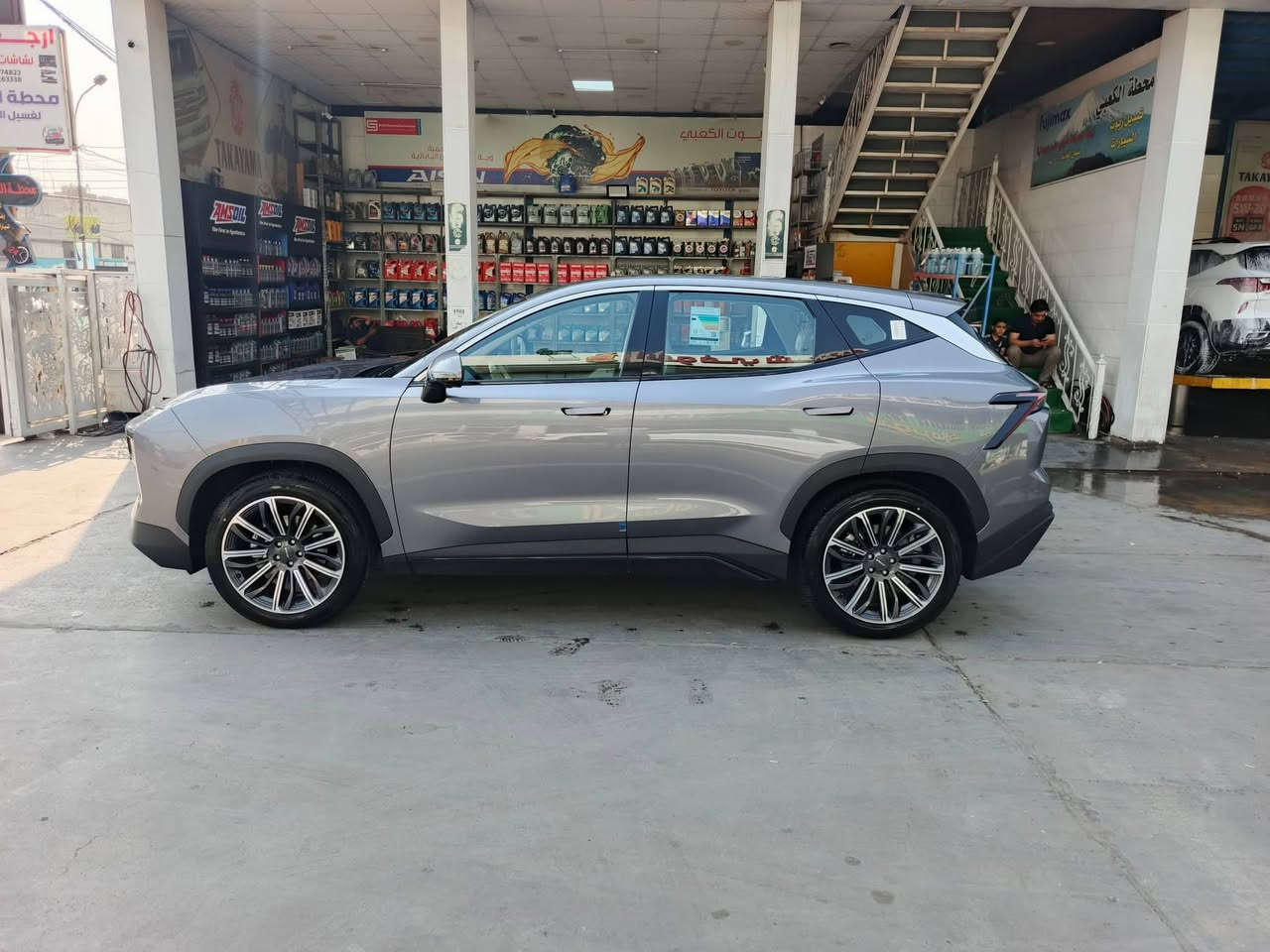 ‏السلام عليكم 
‏جتور ( داشنك موديل 2024 ) فئة ( لاكجري ) اعلى فئة للبيع 
‏اللون فيلي ضمان شركة هارلم ١٠ سنوات ومدى الحياة للمحرك  فئة لاكجري اعلى مواصفات ماشية 4000 فقط  صارلها سنة ونص تقريباوسيارة ضامها بالبيت عندي سيارة ثانية 
‏شاشة كبيرة گير تعليك داخل جلد بانوراما سماعات بتجوات الكشنات ويل ٢٠ محرك ١٦٠٠ تيربو اوامر  صوتية تبريد ثلللج اربع كامرات بانورامية 
‏توقف تصادم ذكي 
‏شاحن موبايل لاسلكي كشنات جلد تدفئة وتبريد 
‏كشنات  جلد  كهرباء  وتدفئة وتبريد بالكشنات لايت واشارات ليد امامي خلفي
‏ثلاث انظمة قيادة هاند بريك بصمة 
‏ومواصفات كثيرة جدا 
‏ارضيات بلادية ريزلاين بعدها بالجيس + ارضية صندوق ريزلاين + واقيات طين بلادية غير مشدودة 
‏الكشنات كلها مغلفة بنايلون للحماية 
‏السيارة فقط طخة بسيطة جدا  بالجاملغ الامامي عكس السايق ومصلح pdr وتكحيل بسيط 
‏مكانها شارع فلسطين
‏السعر 27  مليون 
‏للتواصل على الرقم ***********
‏واسف على الاطالة 
‏ 
‏
