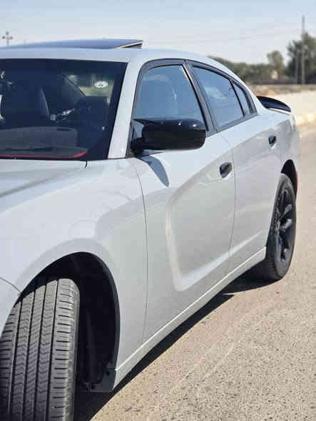 جارجر sxt plus 2021حادث خفيف بنيد فقط 
لون سموك
رقم اربيل باسمي .فتحه سقف. كشنات جلد تحكم كهربائي خزن ميموري. كشنات تدفئه تبريد 
السعر 255  وبيه مجال بسيط
***********
