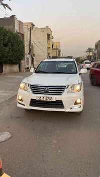 لكزس ٢٠١١نضيفة السيارة مكانها بغداد خابرني ودلل الرقم/٠٧٧١٣٩١٨٩٩٥