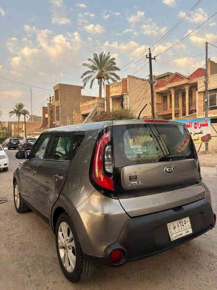 كيا صول امريكي (2015).
لون رصاصي فيلي.
صور الحادث بامريكا موجودة كلين بس بيها طخات وصبغ صار بالاستخدام.
ماشية 100mi الف فقط.
سيارة نظيفة مناقصهة شي.
مكينة 2000 gdi (كفالة من الفتح).
مواصفات عادية.
كهربائيات صدر مكينة تبريد كفالة.
سونار موجود بالصور.

الموقع بغداد. زيونة.
رقم بغداد تحويل مباشر.
السعر (102$) فقط. 
للاستفسار اكثر الاتصال او مراسلة واتساب :-

***********
