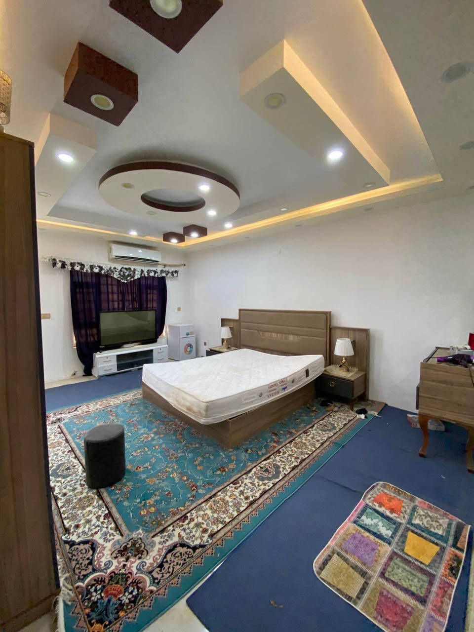 بيت طابقين ركن للبيع في اشتي 1 بسعر مناسب 
المساحة :- 520م 
 ٢٦٠ طابو صرف   + حديقة إضافية ( ٢٦٠م ) 
٦ غرف نوم  |  استقبال | هول |  مطبخ | مجموعة صحية | حديقة 
العنوان : اربيل - طريق ماجدي مول على سايدين لاوان 
*******************************
خانووی روکن بۆ فرۆشتن لە ئاشتی ١ 
دوو نهۆم 
ڕووبەر :- ٥٢٠م 
 ٢٦٠م تاپو - مەتروکە ( ٢٦٠م ) 
٦ ژووری نوستن | دیوەخان | هۆڵ | چێشتخانە | گەرماو | باخچە  
******************
***********
***********
***********

https://t.me/erbilkurdastanaqarat أربيل, العراق
