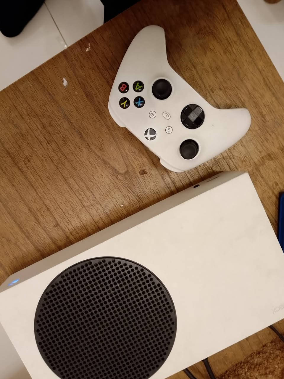 Xbox series s نضيف ومستعمل قليل كل غراضه موجوده واصليه ويه حساب بي اشتراك سعره 350 وبي مجال للشراي مكاني بغداد الدوره كدام الطعمه رقم التواصل *********** الهارد 2 تيره الي يريده سعره 25 قفل
