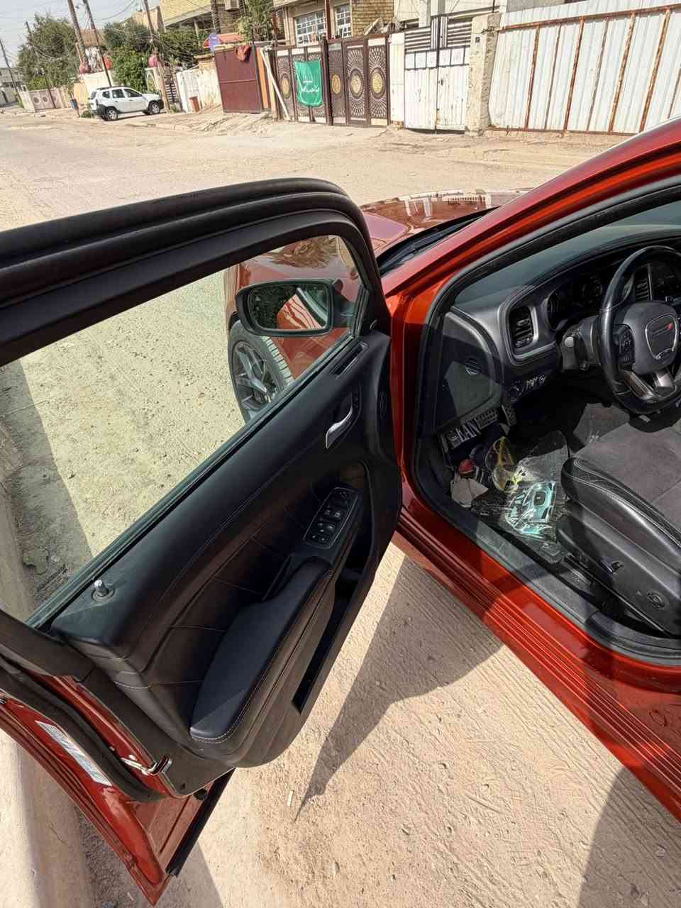 السلام عليكم 
جارجر جيتي بلاص 
موديل 2021 
لون برتقالي 
فول مواصفات فتحه سقف رادار امامي فجوج برمبو دبل اصفر 
صور الحادث موجوده والسونر موجود 
دخول جديد ضباط تحويل بسم مباشر اسم المشتري 
مكان السياره الحبيبيه 
للتواصل الاتصال على الرقم 
***********
