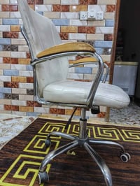 كرسي للبيع سعر 40وبيه مجال جديد 07729033478