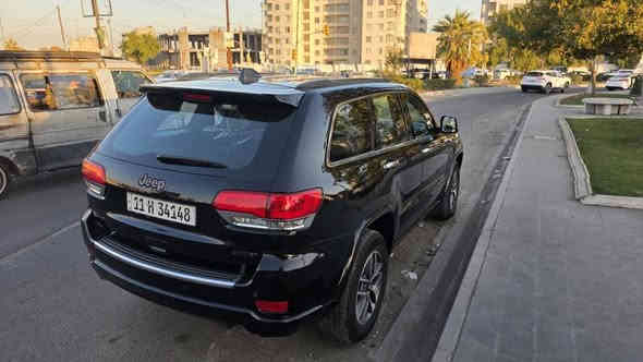 السلام عليكم 
جيب كراند شيروكي2019  لمتد فور ويل  فول مواصفات
 رقم بغداد دولي باسمي ماشية (53) الف ميل 
حادثهه جاملغ وبنيد بدون دواخل لا شاصي ولا لغد 
_بصمة
_بانوراما 
_رادار جانبي 
_مري قلاب + اشارة + هيتر 
_جنطة كهرباء 
_لد نهاري + لايت زينون عدسه
_تشغيل عن بعد 
_شاشة كبيرة 
_ ابل كار بلي + اندرويد اوتو 
_ كشنات جلد + كهرباء + خزن ميموري 
_كشنات تدفئة تبريد 
_ كشنات الخلفية تدفئة 
_ستيرن كهرباء + تدفئة 
_توقف ذاتي 
_ اوتو ستارت ستوب 
_حساسات خلفية 
السيارة جاهزة بدون نواقص 
السعر (230$) 
مكاني بغداد البياع 
*********** بغداد
