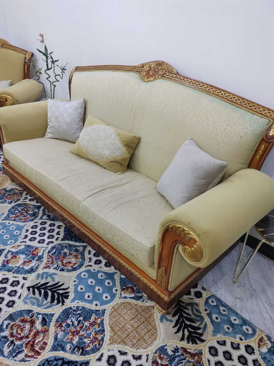 السلام عليكم تخم قنفات كلاسيك شبه ملكي.
 حفر خشب زان 
 تخم استقبال فخم.
 قماش ديباج/جاكار درجة أولى.
للبيع السعر 600وقابل للتفاوض
مكاني بغداد الزعفرانيه


**إذا كنت صاحب هذا الإعلان وتريد حذفه لأي سبب، رجاءا أرسل رسالة إلى الدعم الفني**
